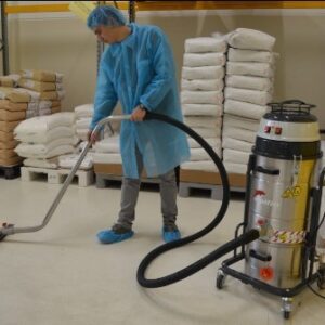 industrial vacuum cleaners and cleaning machines in uae