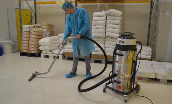 industrial vacuum cleaners and cleaning machines in uae