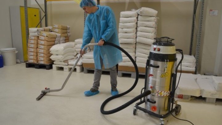 industrial vacuum cleaners and cleaning machines in uae